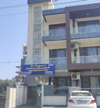 Dr Kapur’s Crowns and Canals Dental