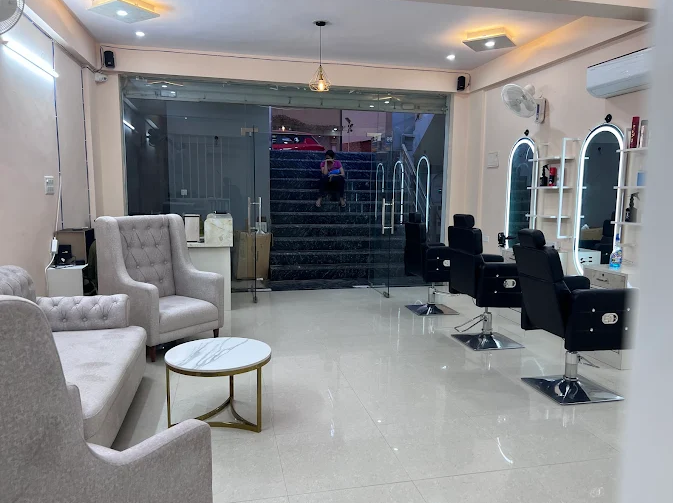 Uplooks Unisex Saloon 